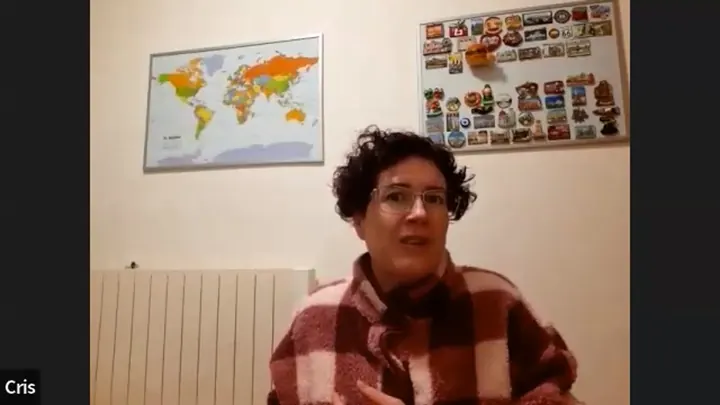 Cris contando su historia desde casa